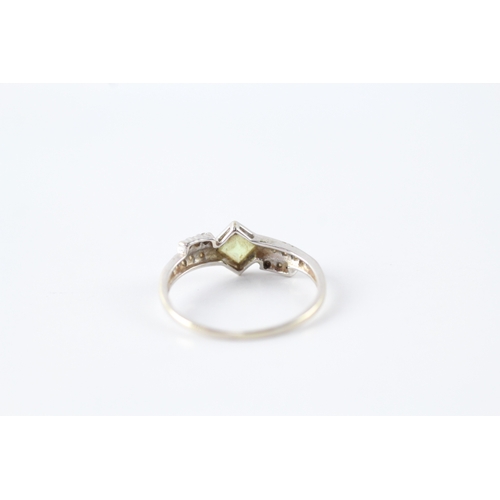 33 - 18ct gold green gemstone & diamond dress ring (1.6g) Size N