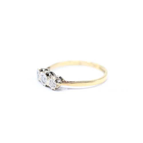 8 - 9ct gold three stone diamond ring (2.2g) Size O 1/2