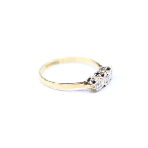 8 - 9ct gold three stone diamond ring (2.2g) Size O 1/2