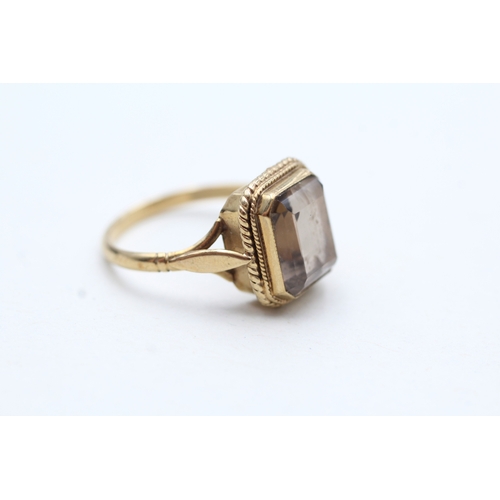 84 - 9ct gold vintage smokey quartz dress ring (2.8g) Size L