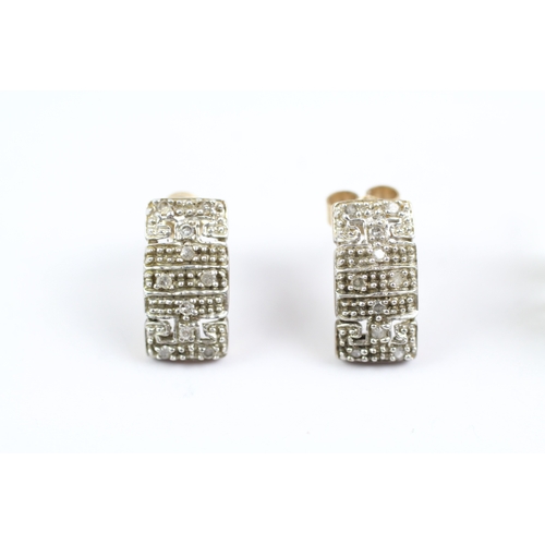 85 - 2x 9ct gold diamond patterned earrings