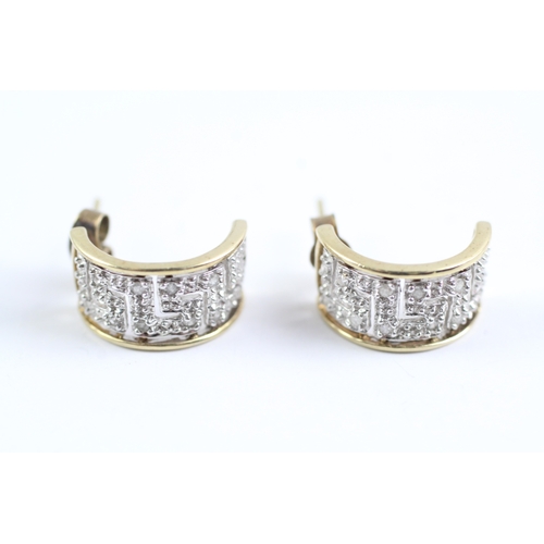 85 - 2x 9ct gold diamond patterned earrings