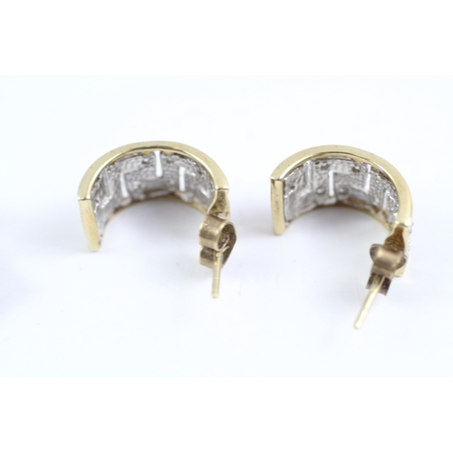 85 - 2x 9ct gold diamond patterned earrings