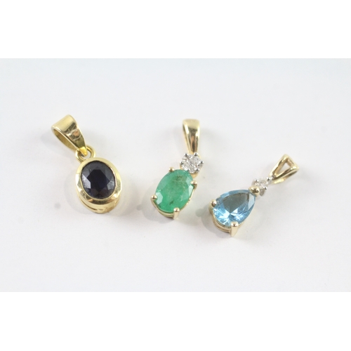 88 - 3 x 18ct gold diamond, sapphire and blue stone pendants (2.8g)