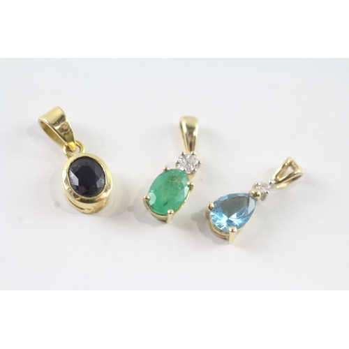 88 - 3 x 18ct gold diamond, sapphire and blue stone pendants (2.8g)