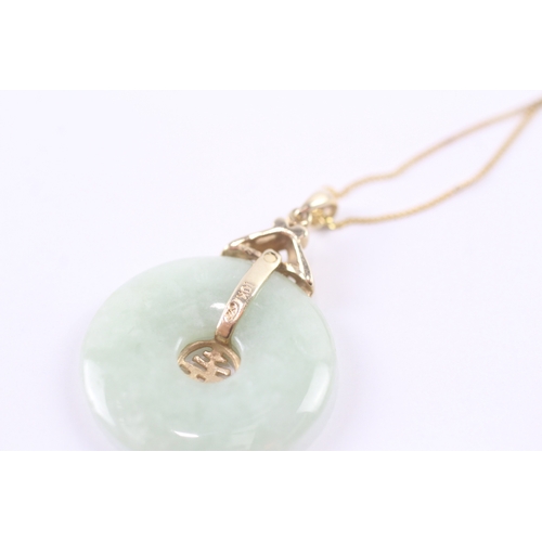 89 - 9ct gold jade pendant on chain (5.8g)