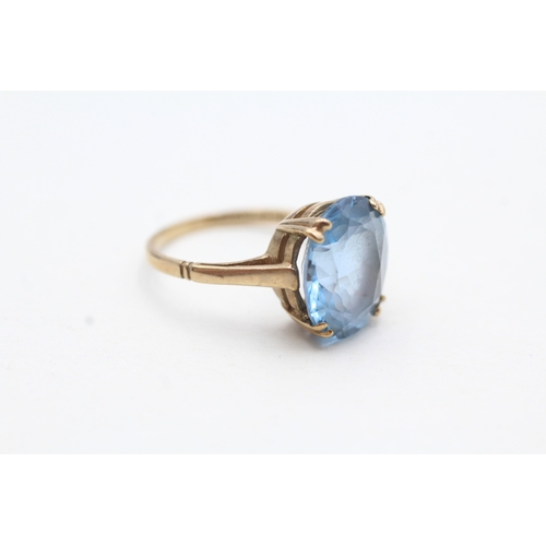 96 - 9ct gold vintage oval cut blue gemstone dress ring (2.7g) Size J