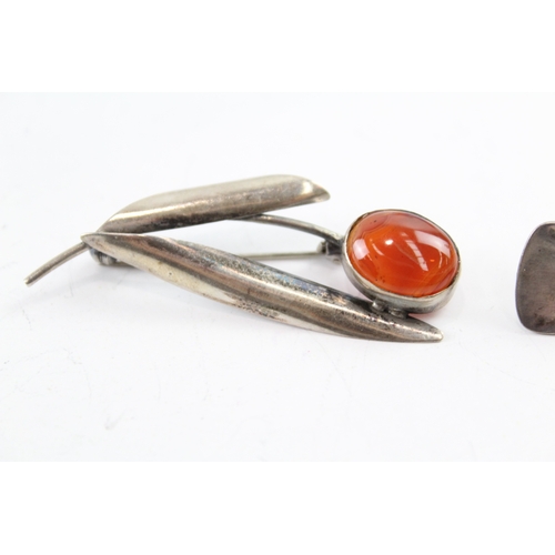 263 - Collection of Sterling Silver Scandi Brooches inc. Carnelian x 2 10g