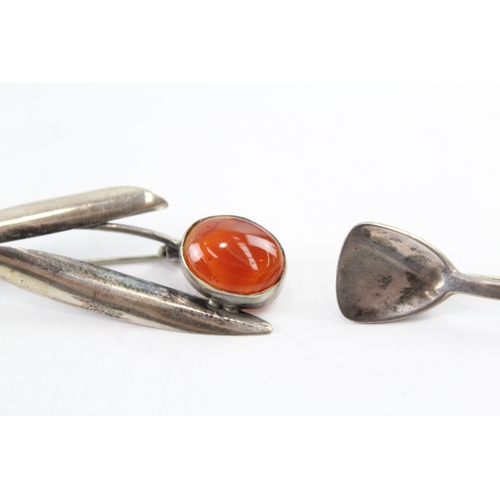 263 - Collection of Sterling Silver Scandi Brooches inc. Carnelian x 2 10g