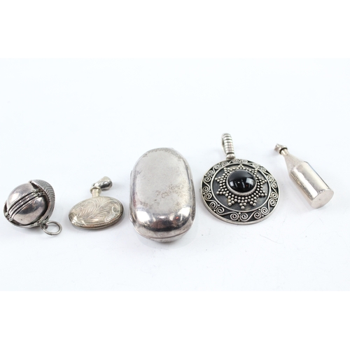 304 - Collection of Sterling Silver Pendants inc. Suarti, Locket, Scent Bottle x 5 77g