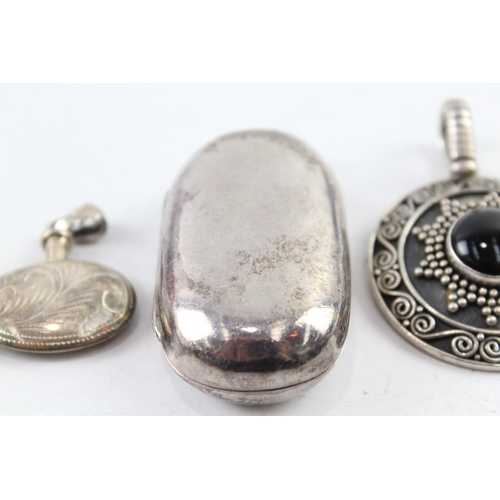 304 - Collection of Sterling Silver Pendants inc. Suarti, Locket, Scent Bottle x 5 77g