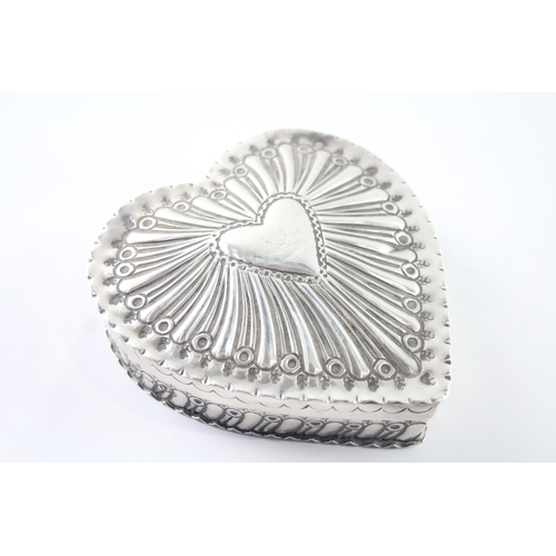 326 - Antique Victorian 1884 London Sterling Silver Heart Shaped Trinket Box (152g)