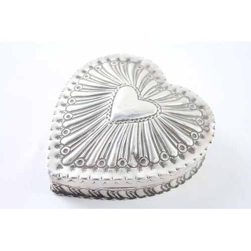 326 - Antique Victorian 1884 London Sterling Silver Heart Shaped Trinket Box (152g)