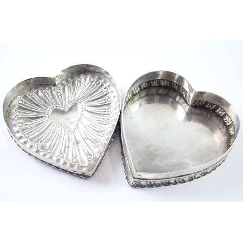 326 - Antique Victorian 1884 London Sterling Silver Heart Shaped Trinket Box (152g)