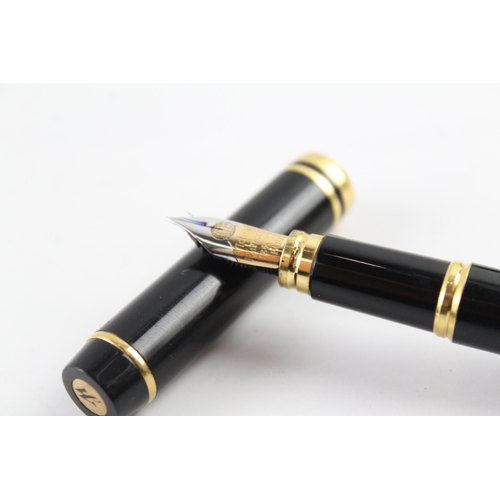 457 - Vintage Waterman Ideal Black Lacquer Fountain Pen w/ 18ct Gold Nib WRITING