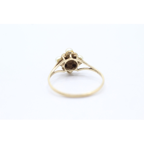 117 - 9ct gold and cultured pearl ring (1.6g) Size R