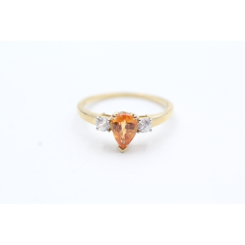 120 - 9ct gold clear gemstone and citrine trilogy ring (1.8g) Size N 1/2