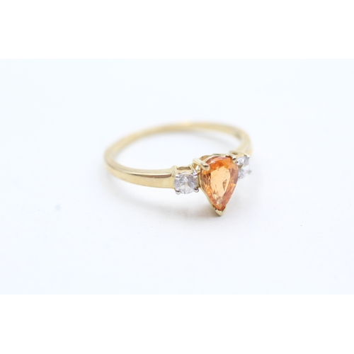 120 - 9ct gold clear gemstone and citrine trilogy ring (1.8g) Size N 1/2