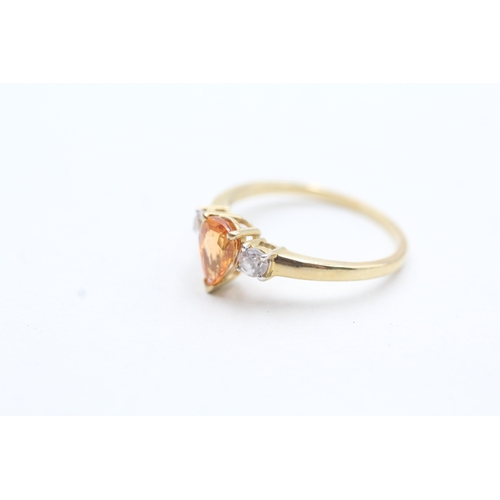 120 - 9ct gold clear gemstone and citrine trilogy ring (1.8g) Size N 1/2