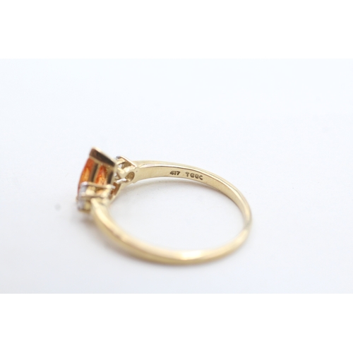 120 - 9ct gold clear gemstone and citrine trilogy ring (1.8g) Size N 1/2