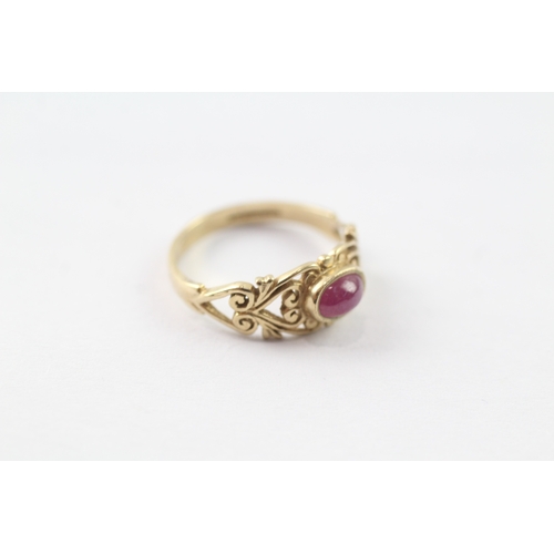 125 - 9ct gold pink gemstone ring (1.8g) Size K