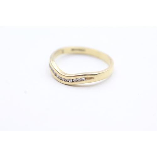 144 - 18ct gold diamond curved eternity ring (3.3g) Size P