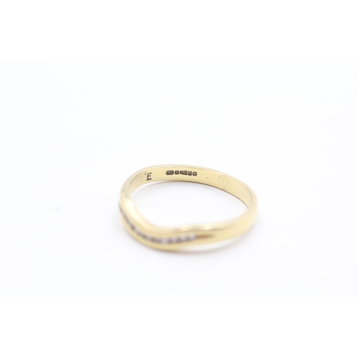 144 - 18ct gold diamond curved eternity ring (3.3g) Size P