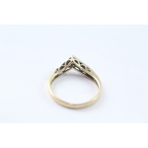 149 - 9ct gold diamond chevron ring (1.7g) Size M