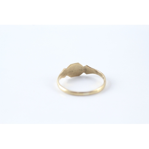 158 - 9ct gold vintage initial 'A' signet ring (0.9g) Size J 1/2