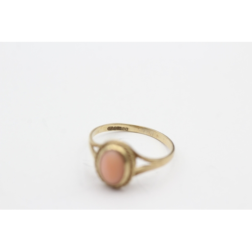 19 - 9ct gold vintage coral dress ring (1.4g) Size L 1/2