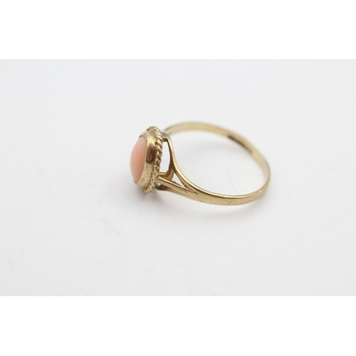 19 - 9ct gold vintage coral dress ring (1.4g) Size L 1/2