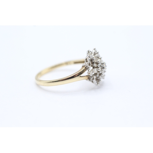 198 - 9ct gold and diamond star cluster set ring (2.2g) Size O