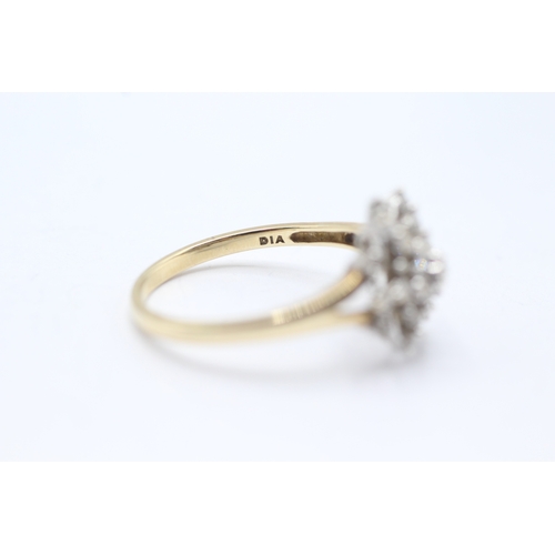 198 - 9ct gold and diamond star cluster set ring (2.2g) Size O