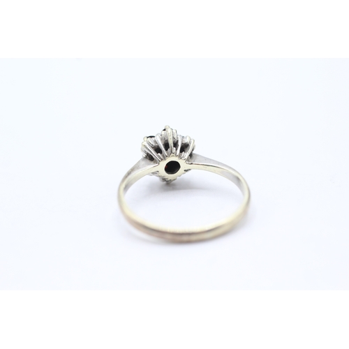 204 - 9ct gold garnet and diamond ring (2.8g) Size M 1/2