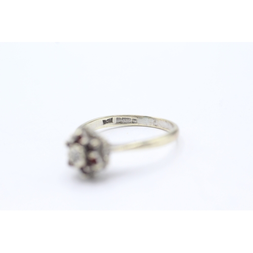 204 - 9ct gold garnet and diamond ring (2.8g) Size M 1/2