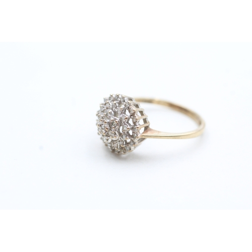 217 - 9ct gold diamond cluster ring (3g) Size R