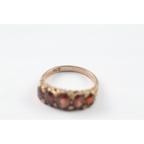 225 - 9ct gold red gemstone five stone ring (3.8g) Size P