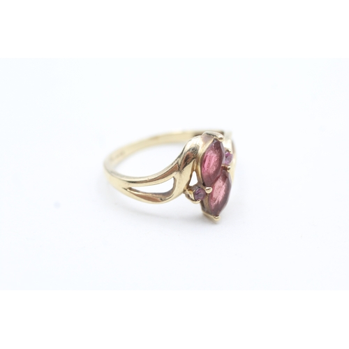 228 - 9ct gold pink gemstone twin ring (2.3g) Size Q