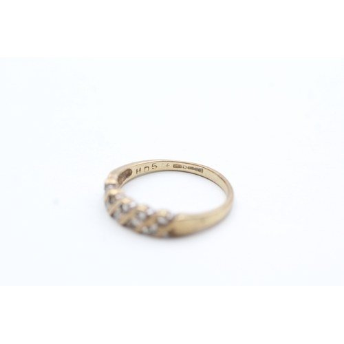 237 - 9ct gold diamond twist row ring (1.8g) Size M