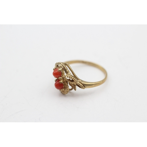 26 - 9ct gold coral two stone dress ring (1.9g) Size L