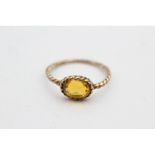 53 - 9ct gold vintage citrine paste dress ring (1.7g) Size L