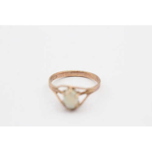 59 - 9ct rose gold opal solitaire ring (1.5g) Size M