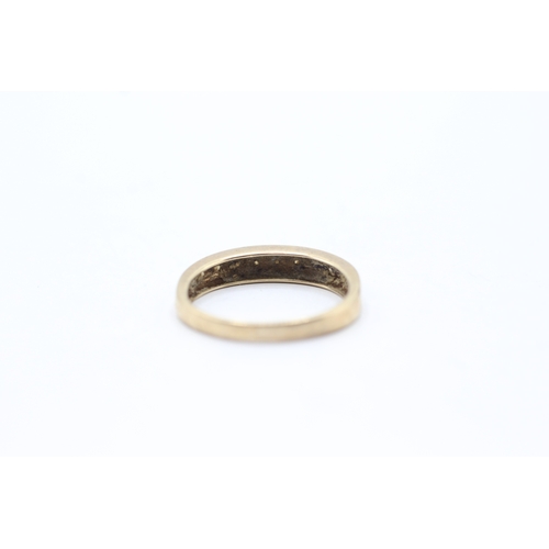 107 - 9ct gold and diamond set ring (2.2g) Size O