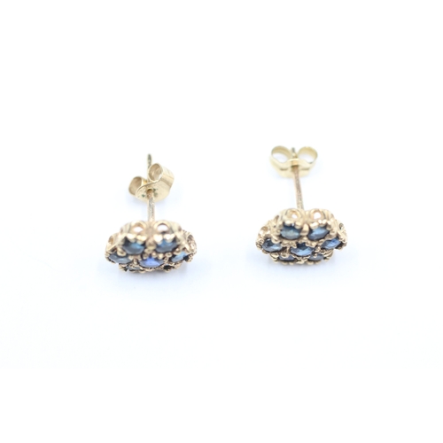 109 - 9ct gold blue gemstone flower stud earrings (1.4g)