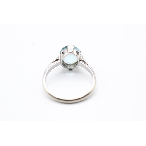 118 - 9ct gold and faux aquamarine ring (2.2g) Size M