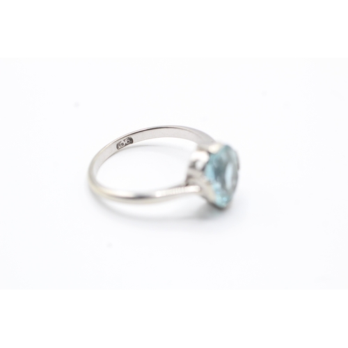 118 - 9ct gold and faux aquamarine ring (2.2g) Size M