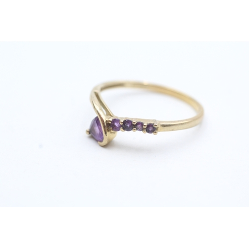 128 - 9ct gold amethyst twist ring (2g) Size U 1/2