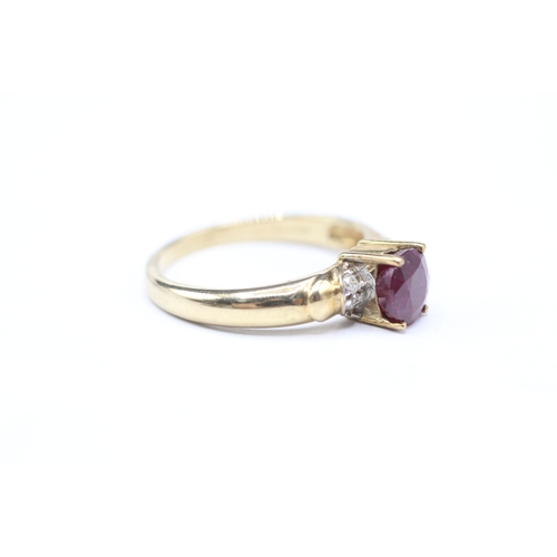 136 - 9ct gold pink gemstone and diamond ring (2.9g) Size J