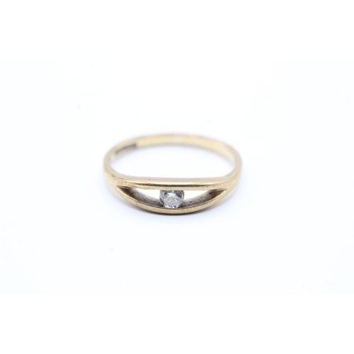 151 - 9ct gold single diamond ring (1.8g) Size N