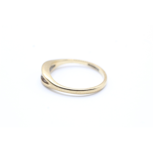 151 - 9ct gold single diamond ring (1.8g) Size N